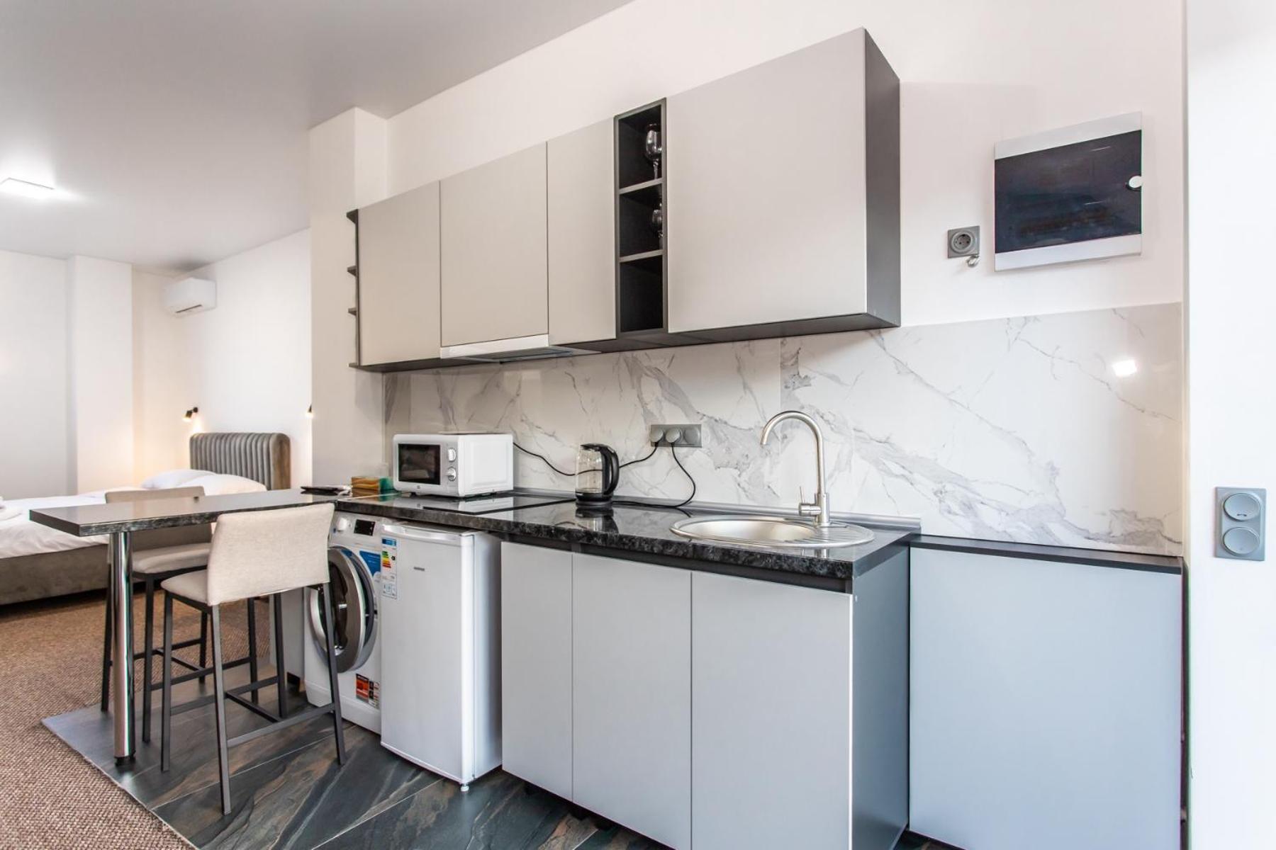 Starrent Apart-self Ceck In Apartment *