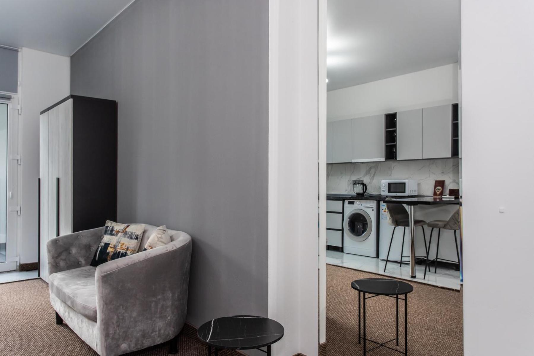 Apartment Starrent Apart-self Ceck In *